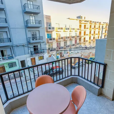 A Colourful 3br Home, With Smart Tv & Balcony By 360 Estates Daire