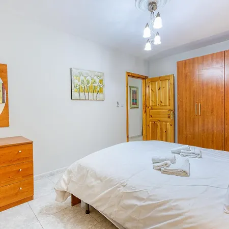 A Colourful 3br Home, With Smart Tv & Balcony By 360 Estates St. Paul's Bay