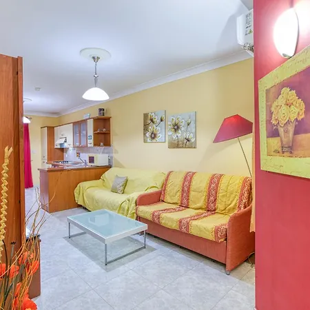 A Colourful 3br Home, With Smart Tv & Balcony By 360 Estates Daire