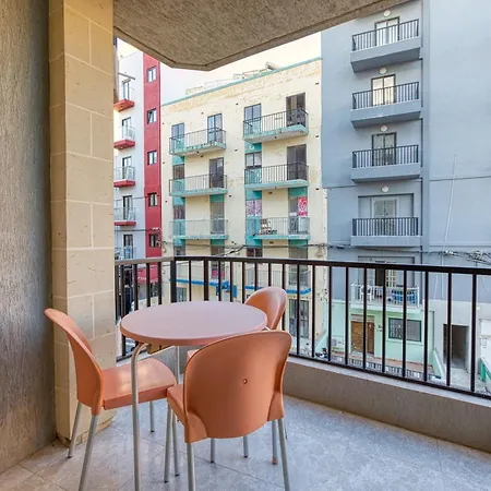 A Colourful 3br Home, With Smart Tv & Balcony By 360 Estates