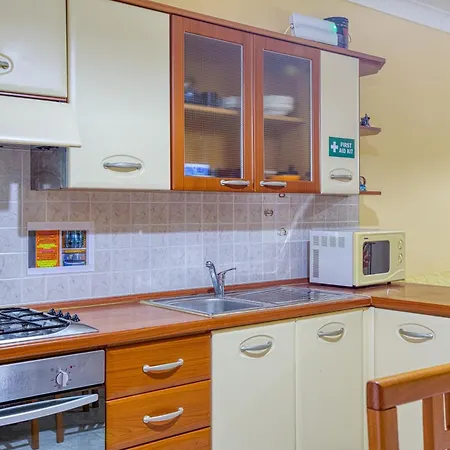 Apartment A Colourful 3br Home, With Smart Tv & Balcony By 360 Estates